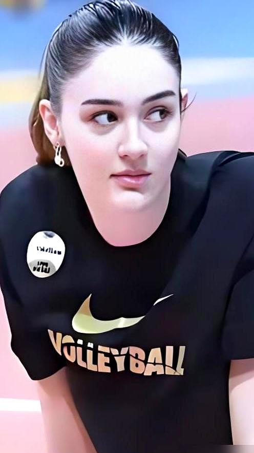 NBA 巨星杜兰特，格外欣赏一位土耳其女排运动员，频繁在社交平台上为她的动态点赞
