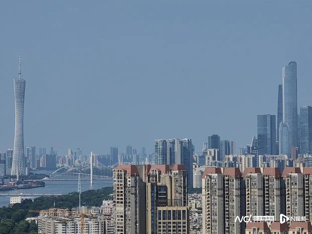 摩根大通驻新加坡策略师Rajiv Batra认为，中国长期低迷的房地产市场或已迎