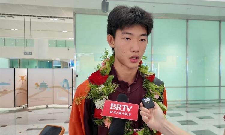 “董路和赵松源到底什么关系？”
这话题在网上吵了好几个月了。
有人说董路是伯乐，