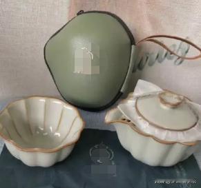 12月8日，福建厦门一男子将送的一套闲置茶具，挂在了二手平台上，打算卖给有缘人。