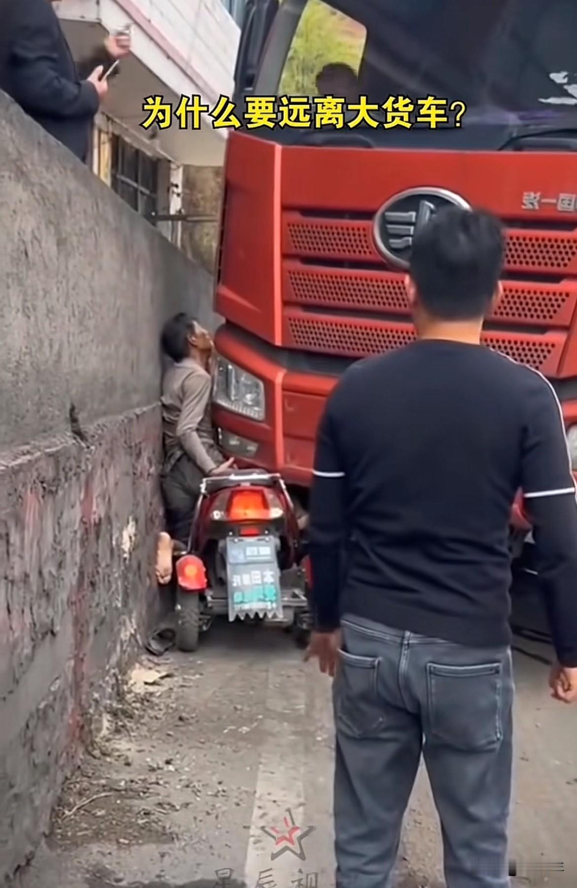 这人被挤成这样，还有救吗？