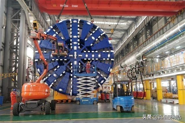 当年那台德国盾构机，修要100万，不修又怕出事，结果中国工程师拆开一看——根本不