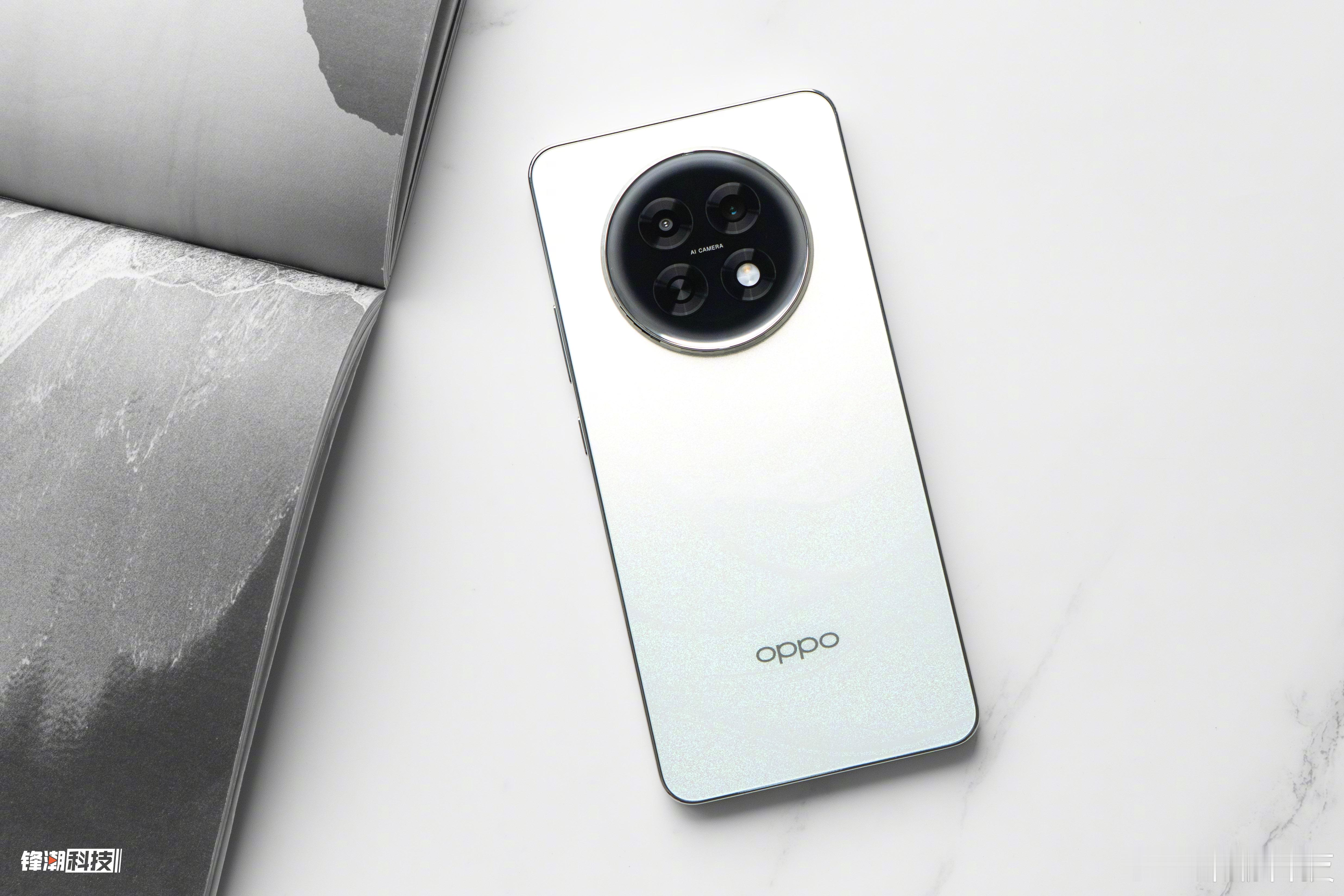 双十二千元档入手时机，OPPO K13s真机实拍。超能白、聚能蓝双色，直屏直边，