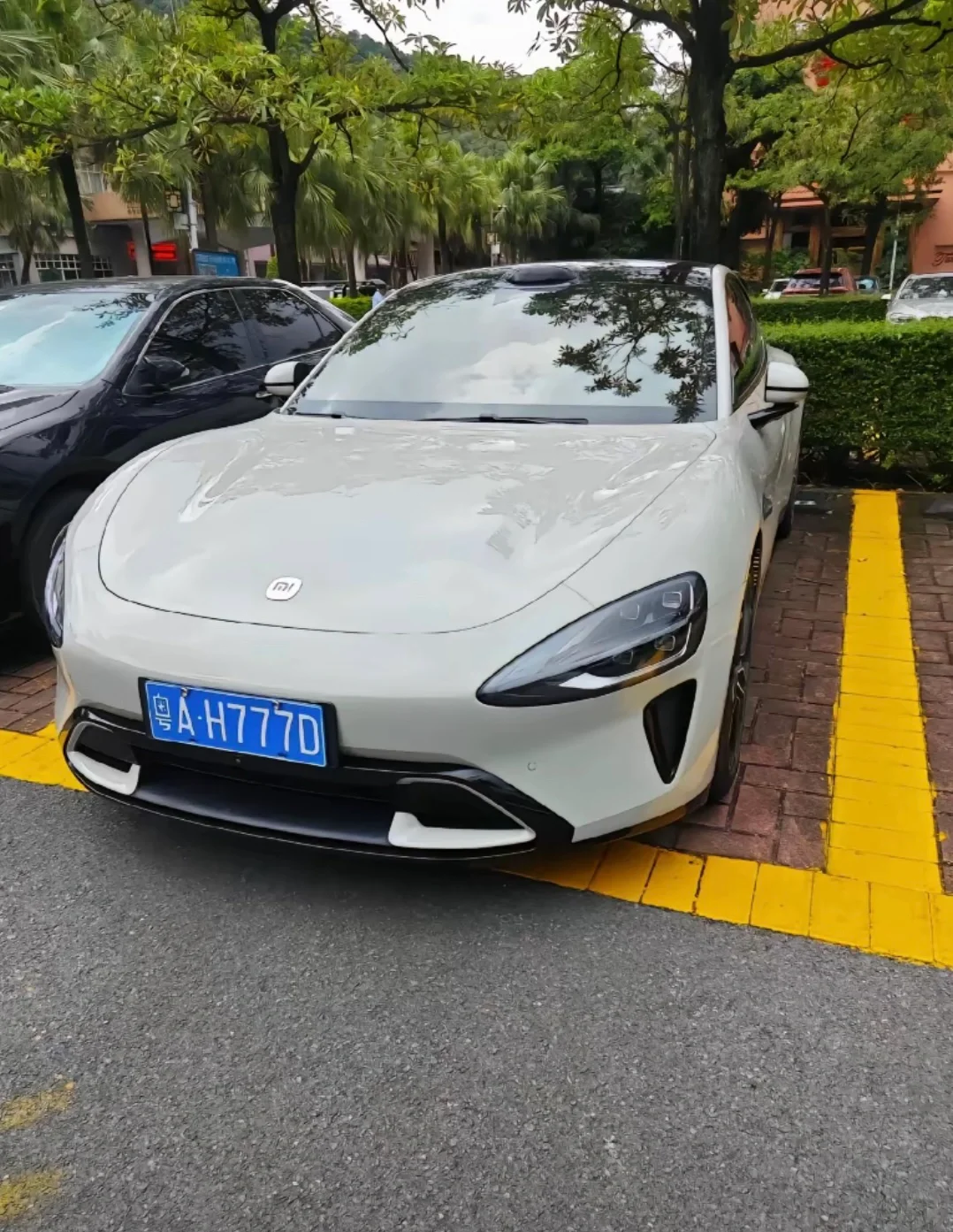 感受下蓝牌 SU7 颜值…