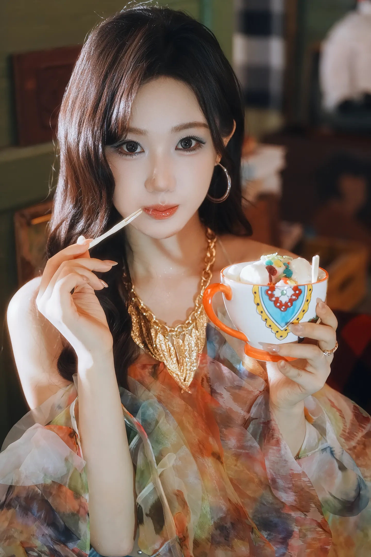 张晋宜是从油画里走出来的吗 救命谁看了这个张晋宜能不被这个美貌震撼到啊，这个油画
