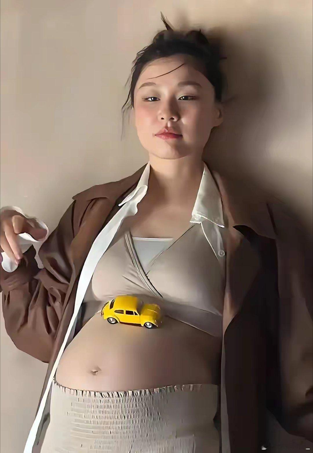 金靖这事儿，给咱女人提了个醒！她和舒奕橙恋爱时，婆婆不重视，婚礼拖了又拖，老公也