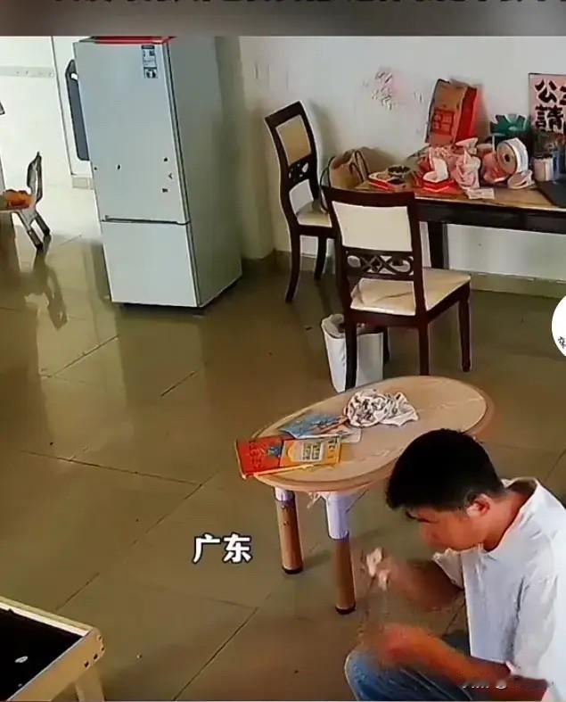 广东这对夫妻，因为人情往来的事儿闹得不愉快。老婆心疼老公每天起早贪黑赚钱养家，可