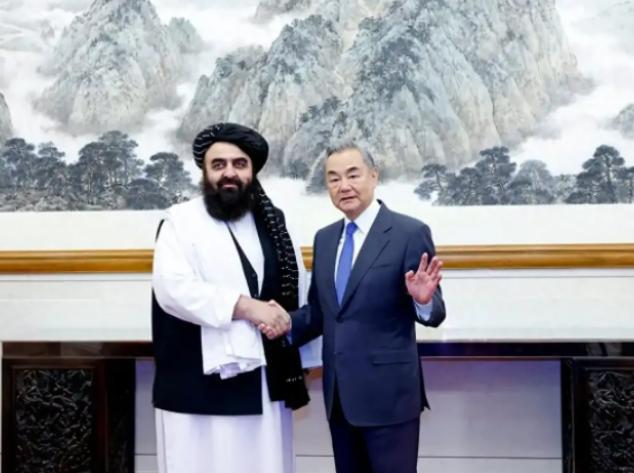 关键时刻，阿富汗突然选边站队！外长当着全球向中方喊出一句话，现场外媒全都懵了……