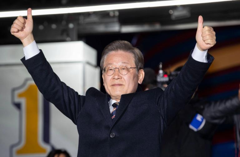 韩国政坛这两天出了个大新闻——李在明总统正式任命了一位女总理，韩圣淑。

消息是