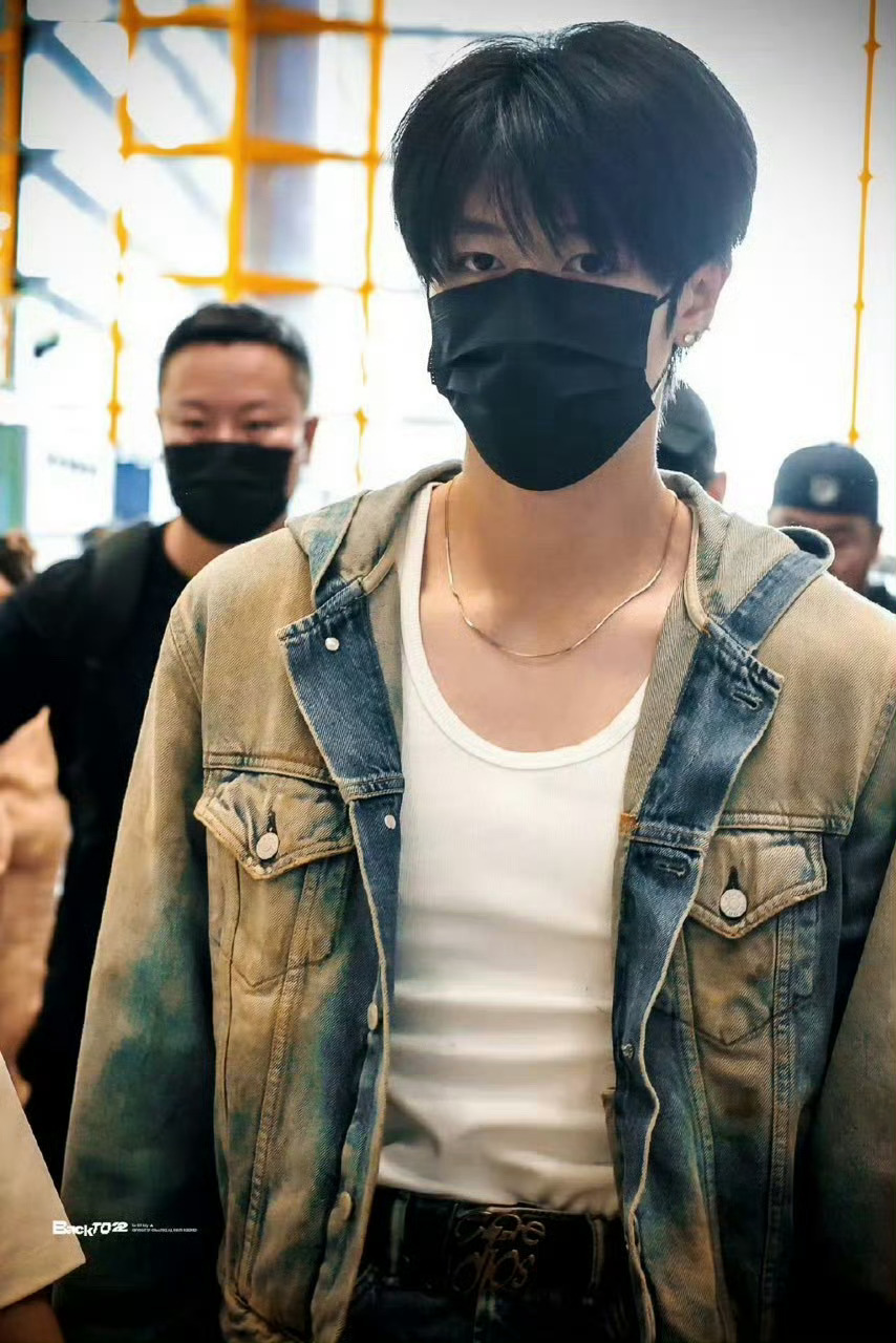 登陆少年团出发澳门参加TF家族运动会机场饭拍 ​​​