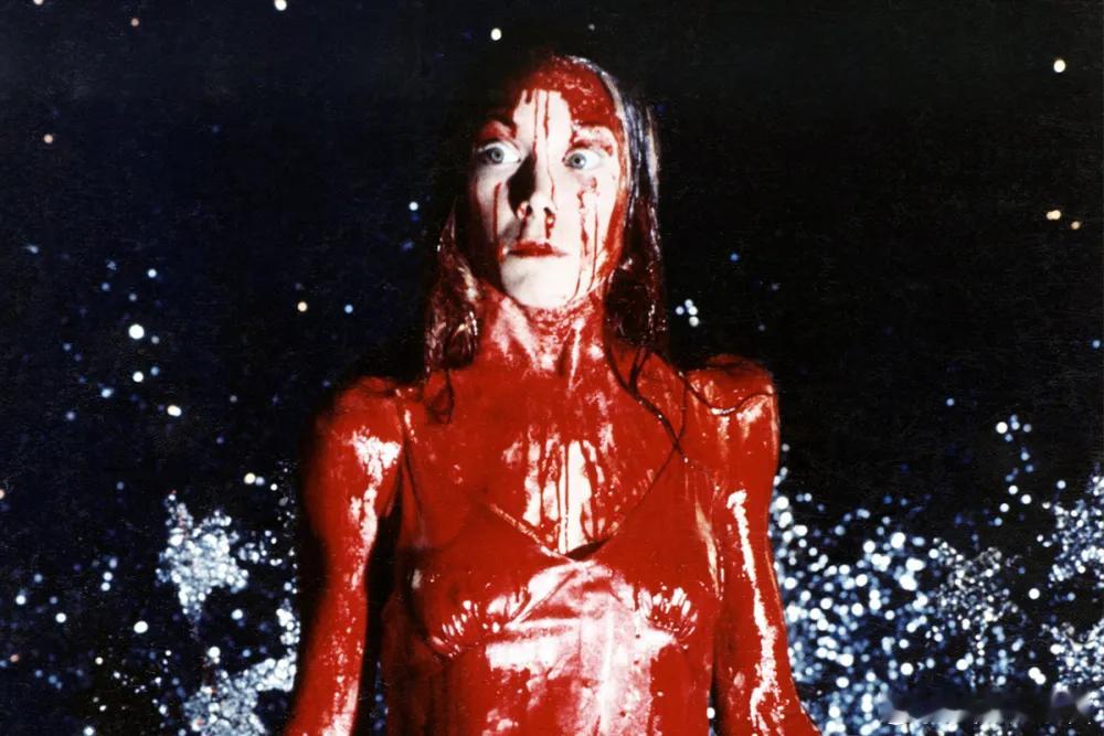 【亚马逊开发《魔女嘉莉》剧集】《鬼入侵》主创迈克·弗拉纳根正在为亚马逊开发《魔女