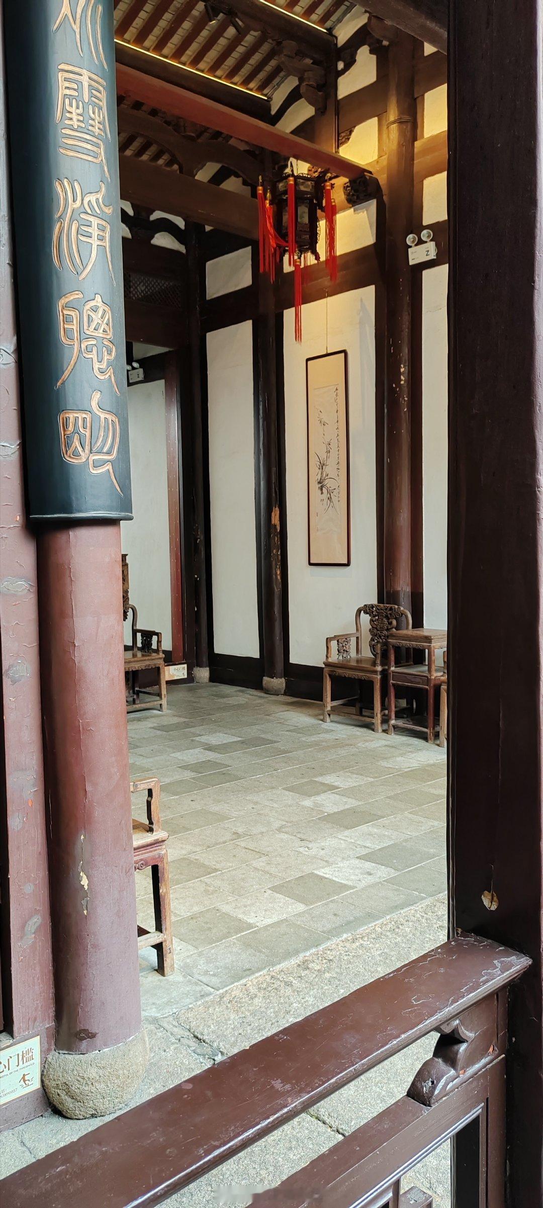 真正值得追求的，是那些能让人从心底生发出喜悦的事物，而非被物品所捆绑。生活手记