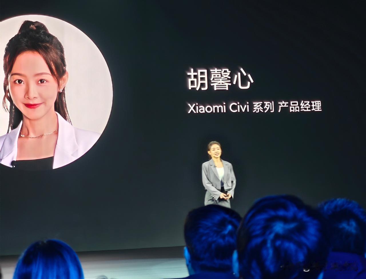 建议小米以后新机发布会都可以学习下Civi系列，热度绝对更高~
美女产品经理搭配