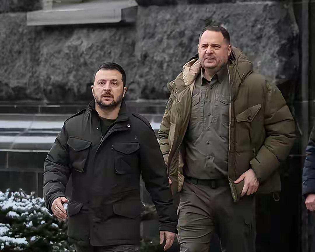 当地时间11月28日，乌克兰政坛掀起波澜，总统办公室主任叶尔马克住所遭搜查后递交