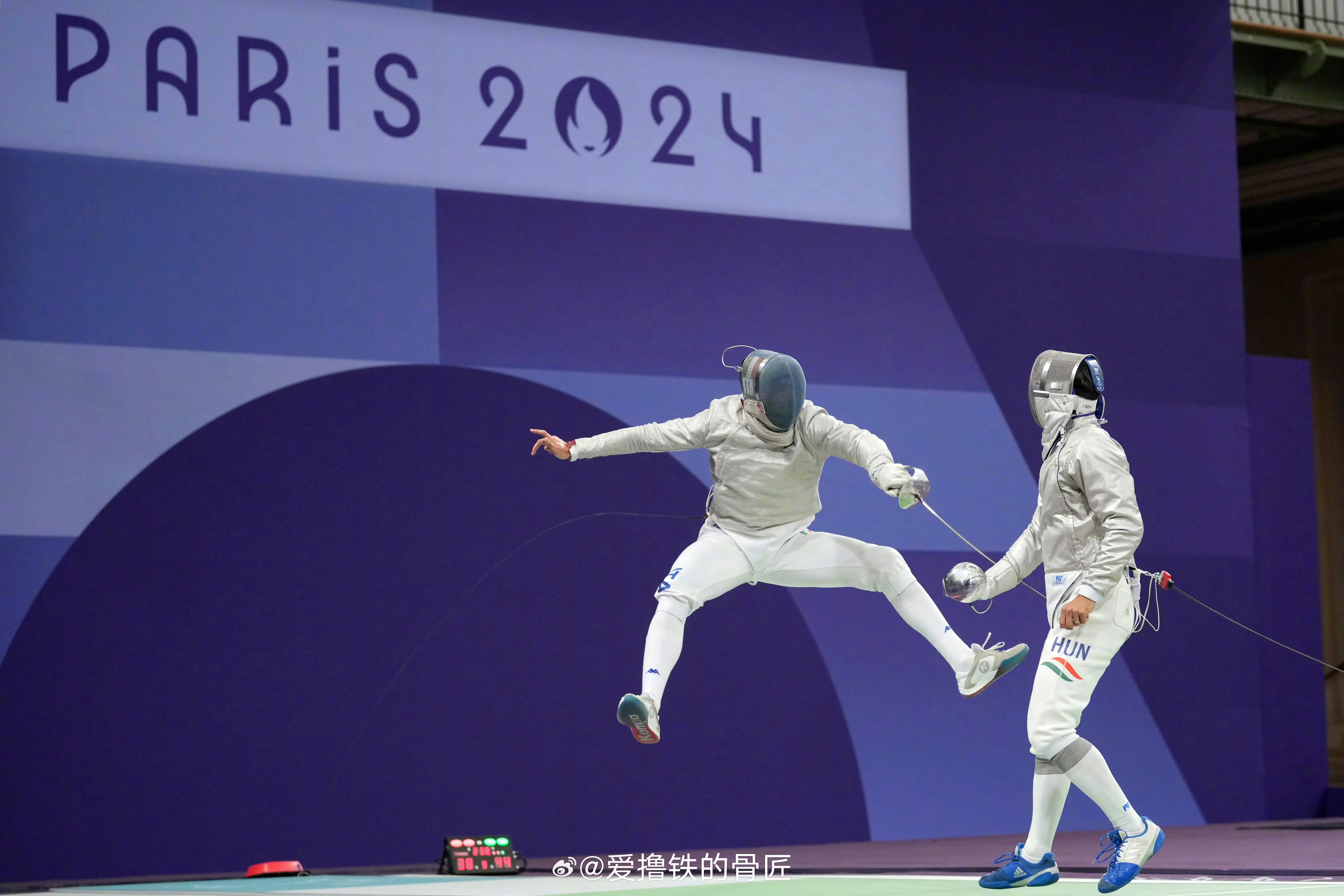 从手术开始就打电话，打了好几个都扣了之后，在手术间隙我寻思谁啊这么执着，一接，结