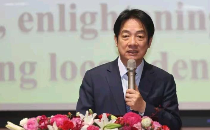 被迫取消出访的赖清德恼羞成怒了：“我想出去显摆，结果门被人堵了，堵门的人不让我走