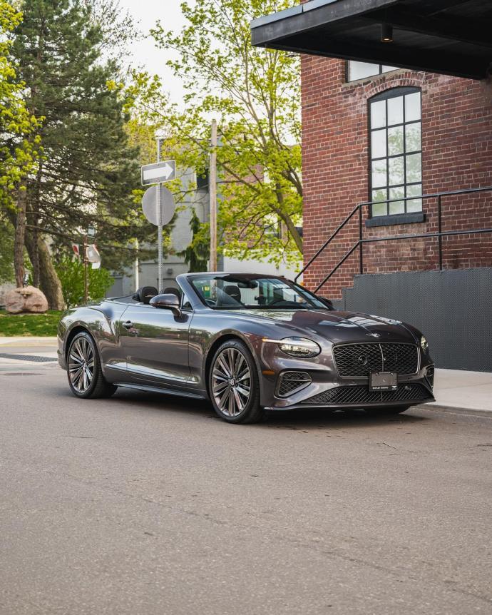 宾利 Continental GTC Speed 真是奢华与个性的完美结合！它外