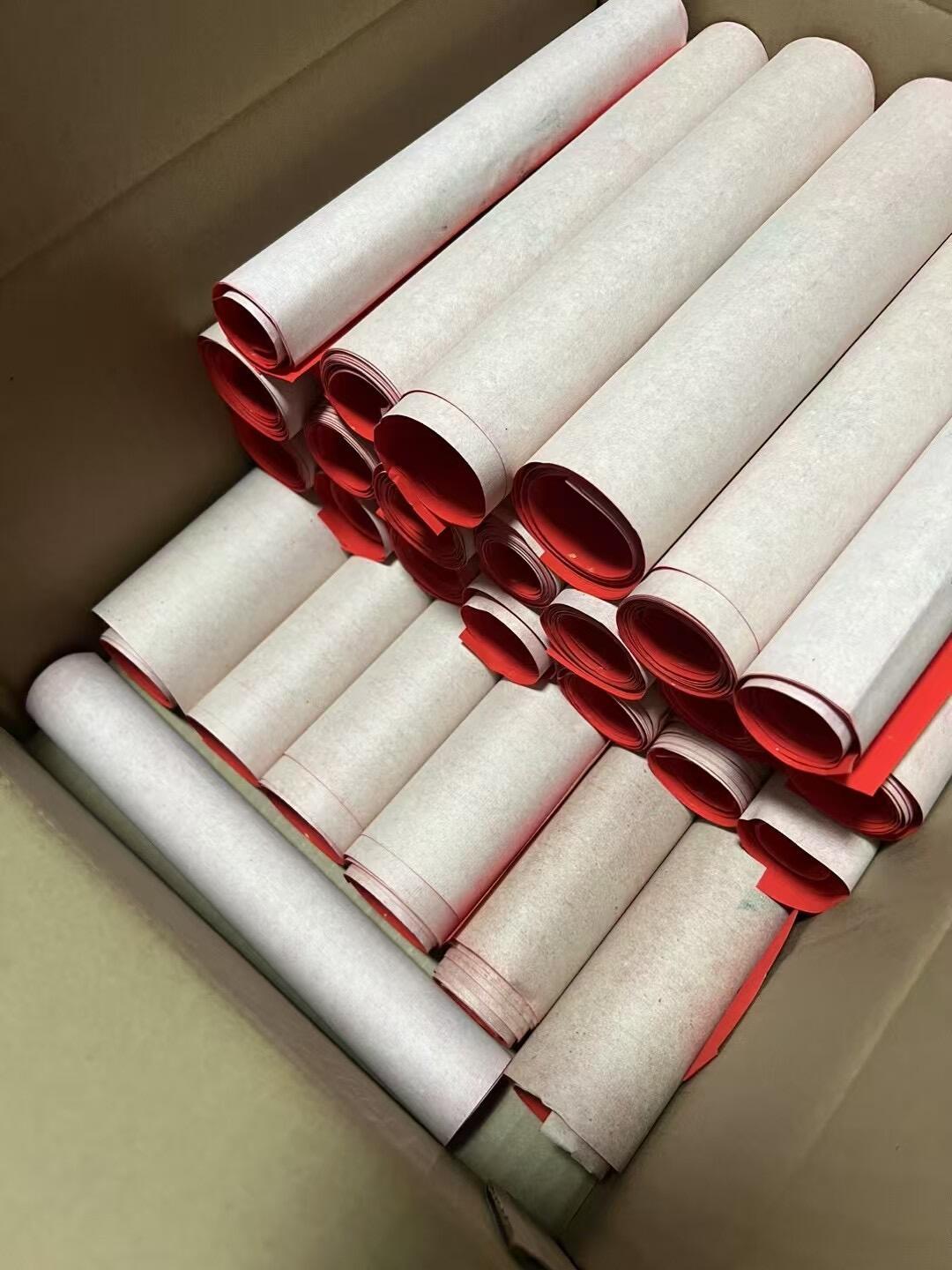 刚收到的不正经春联，第一个反应居然是我妈过来看见了会不会骂我，是谁三十了还怕被妈