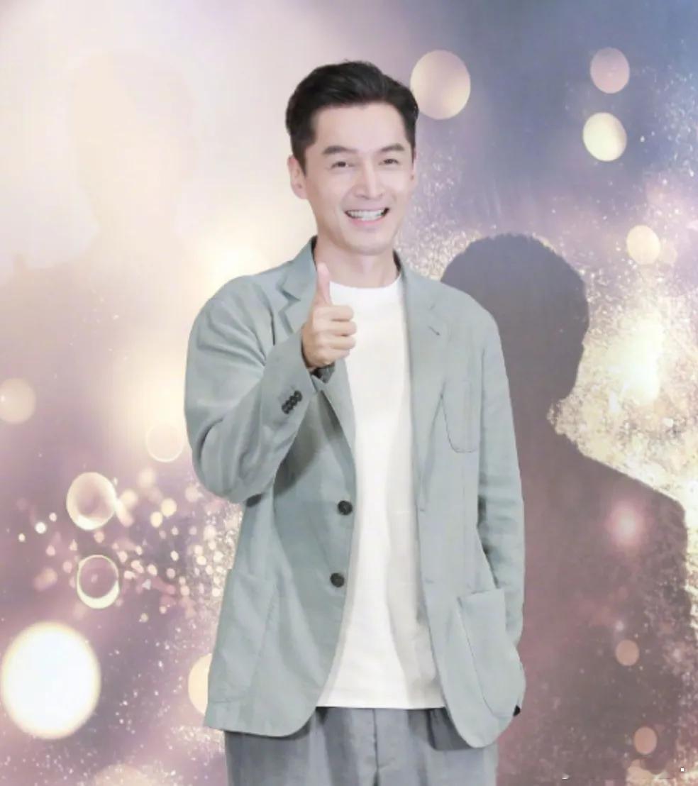 胡歌，一语双关！6月12日，胡歌在抵达台湾后，因为无缝转化成台湾腔的口音问题，成