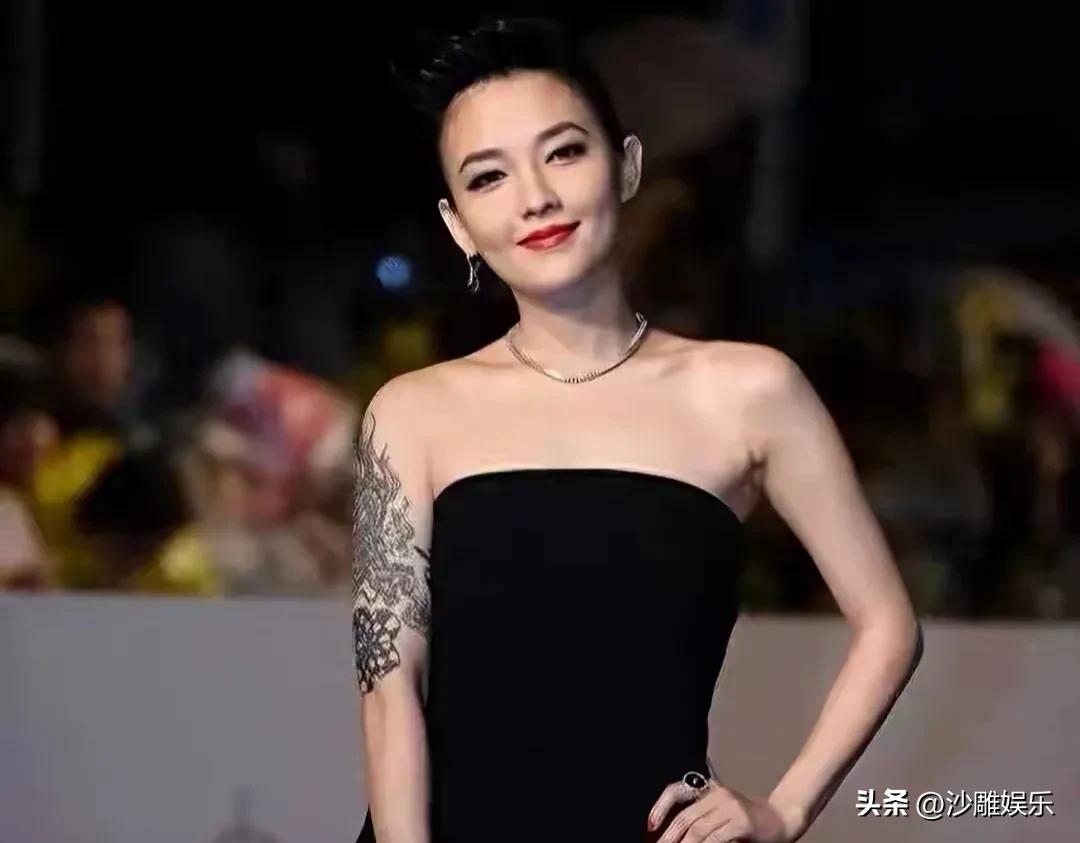范晓萱和男友，罕见同框！

5月21日晚，很久没露面的范晓萱突然冲上热搜，
49
