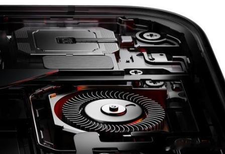 手机为什么要内置风扇不管是玩大型游戏，还是跑各类AI功能，越到夏天越是，发热真的