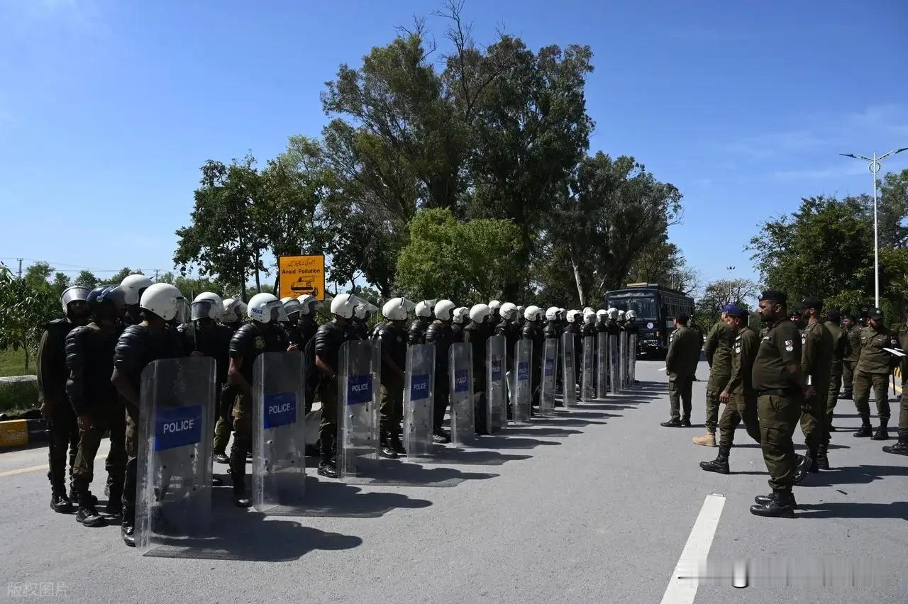 既然美伊双方能坐下来谈，就证明双方其实都不想打了。

毕竟冲突打到现在，谁也破不