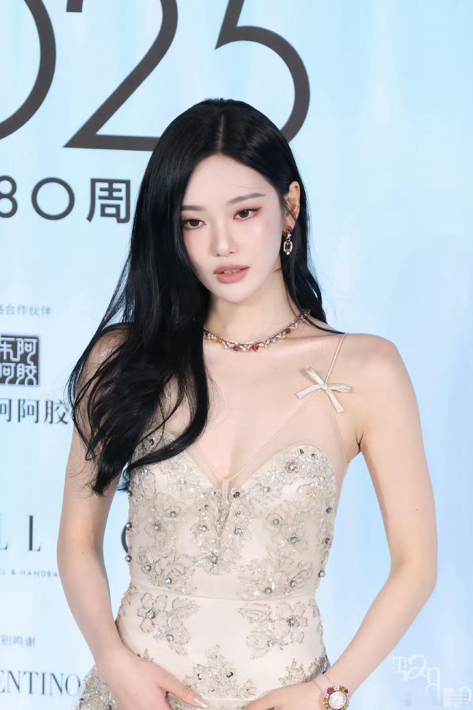 宁艺卓 好会吹的风 连风都眷顾的女神🤍 ​​​