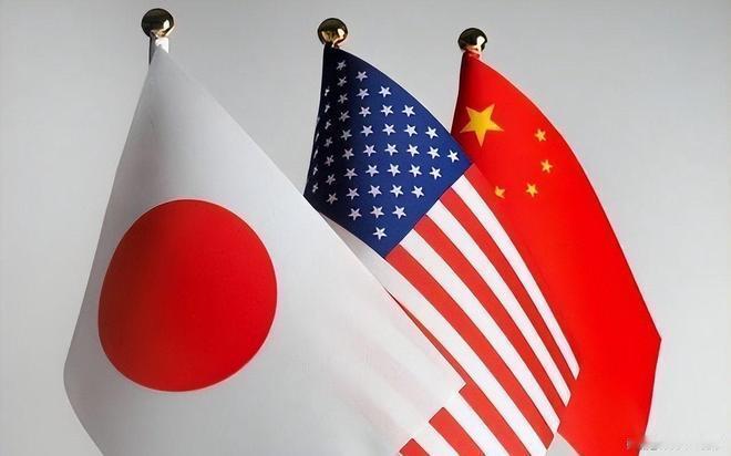 美国已经默许日本“再军事化”，而且希望日本成为“第一岛链”的主力军。

也许有人