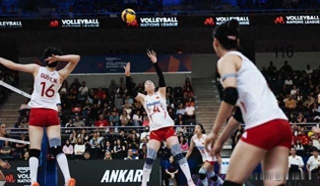 迎来开门红！中国女排3比0击败菲律宾，年轻阵容将迎接真正考验