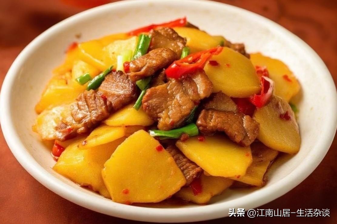 最近在家改变了炒菜的方式，采用先煮后炒的方式。举个例子：土豆片炒肉，我先将土豆片