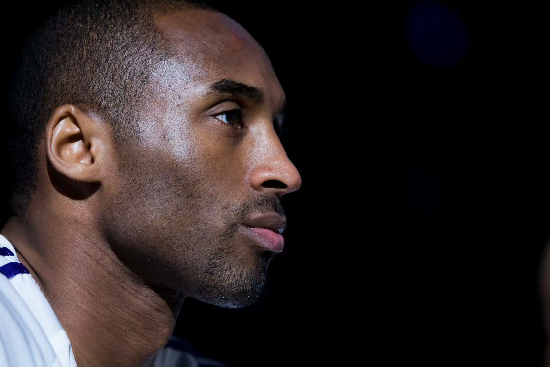 人的一生就像一场盛大的马拉松。刚出发时，摩肩接踵，人山人海。那时也许我们无法领先