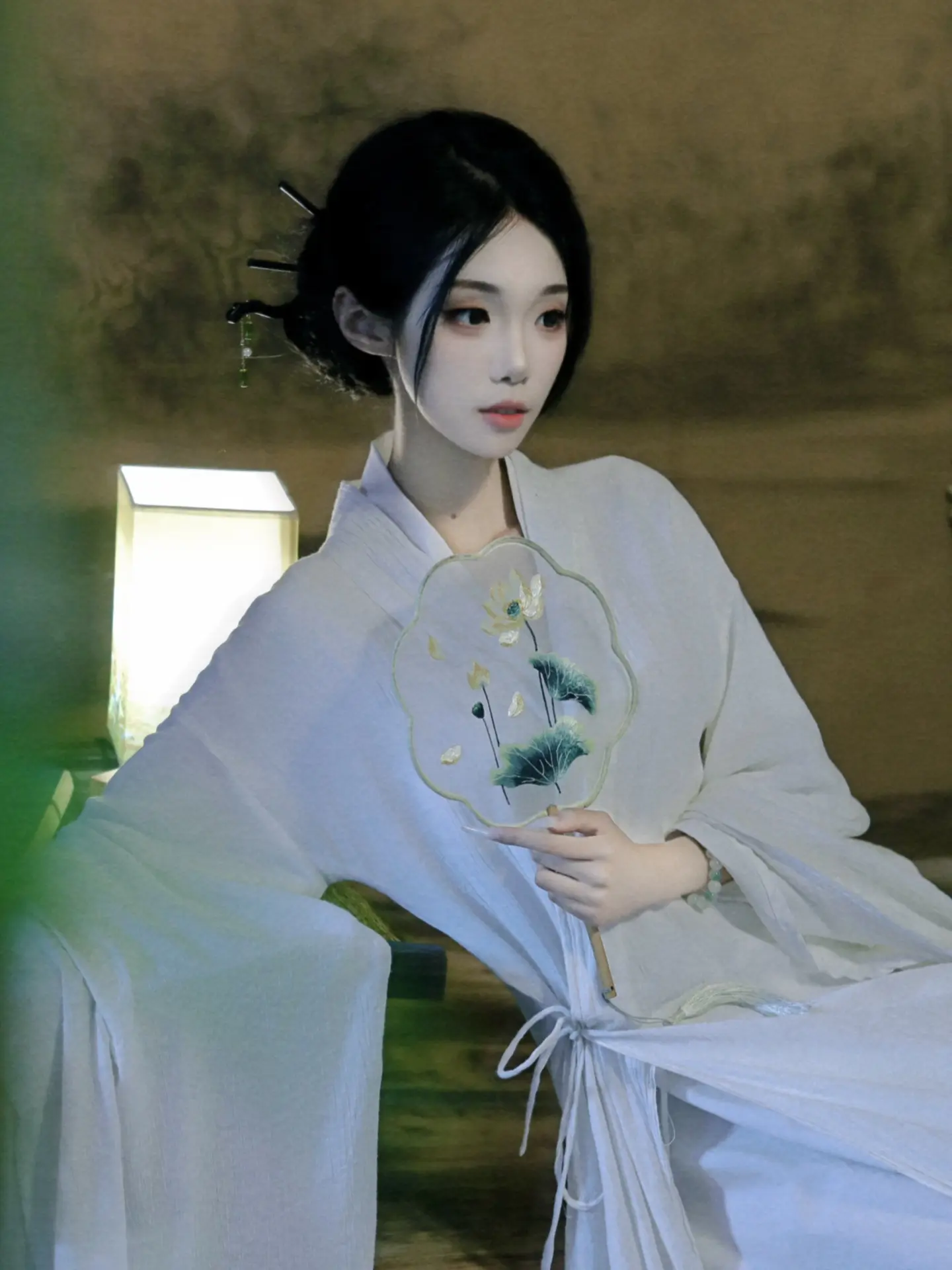 是羡她花前醉，折月桂。 月见也低眉。