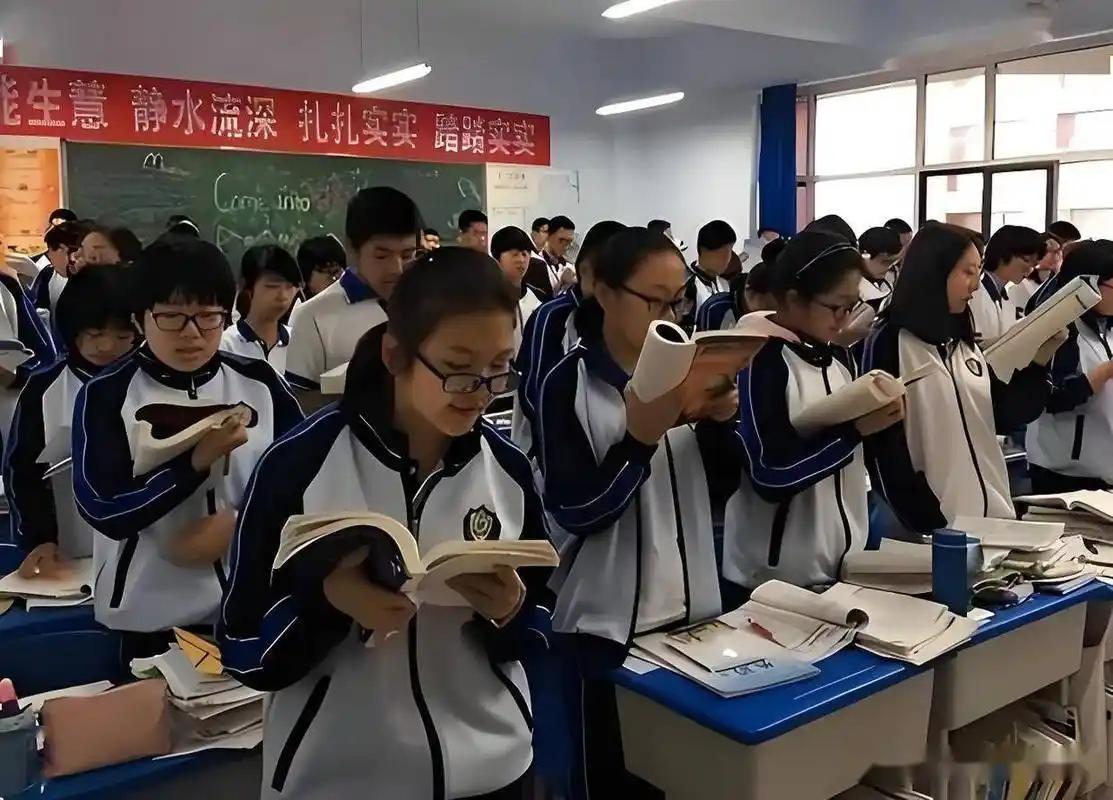 把大学改成衡水中学模式，真的不是把学生往另一个极端逼吗？
我身边就有被高中三年高