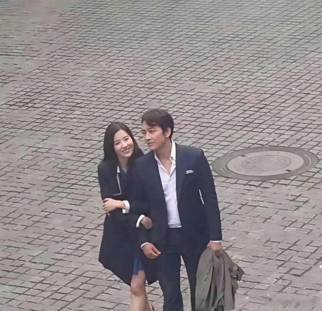 刘亦菲唯一公开承认过的男友就是宋承宪了吧？看到宋承宪就想到妍珍