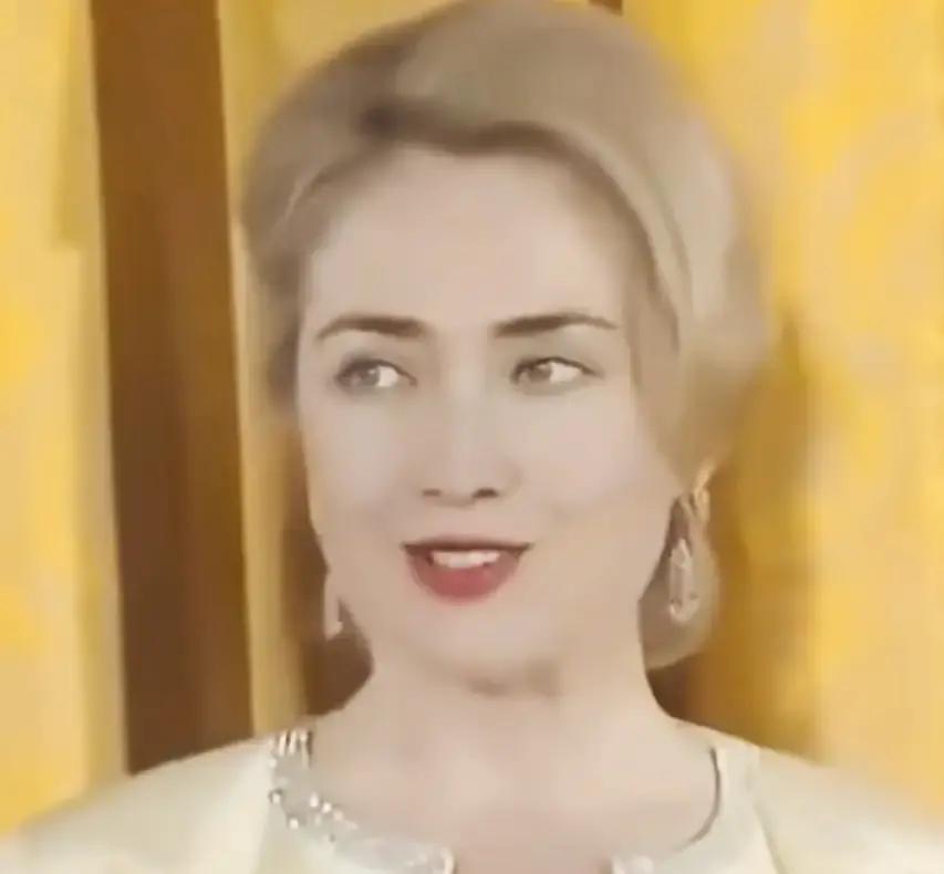 她年轻时最大的“失败”，是长得太漂亮。
 
漂亮到所有人先看她金发，再看她耶鲁法