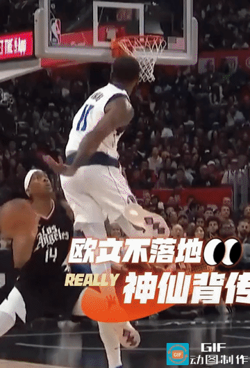 今日NBA，球场老艺术家欧文又上线了，
一个不落地的“神仙背传”，
一个左手高难
