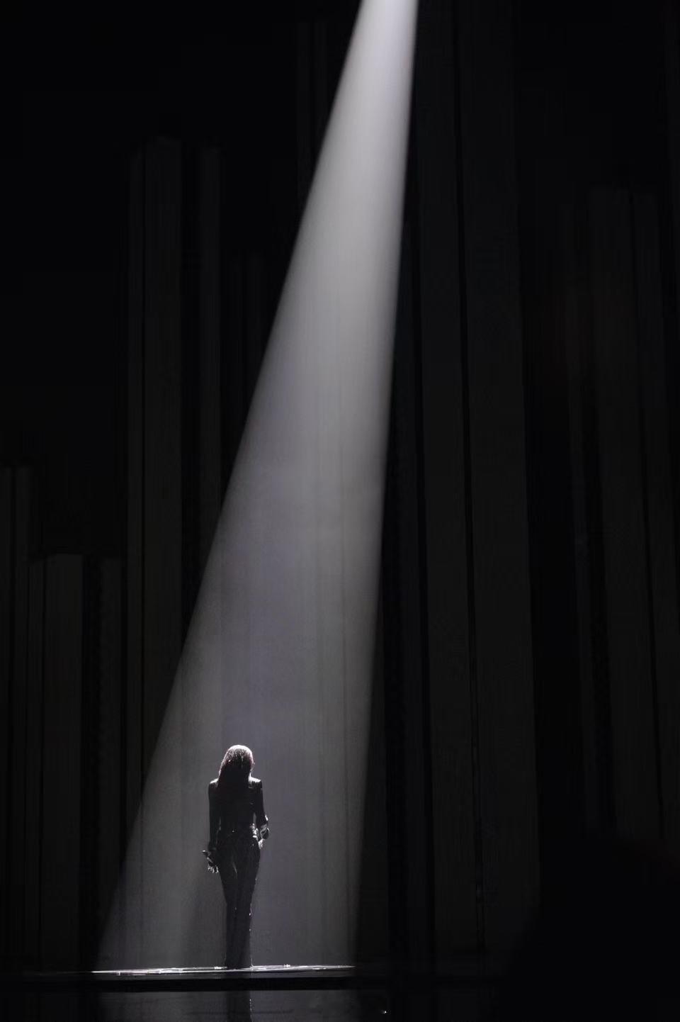 徐洁儿回应浪姐小考第一被雨爱组狠狠感动，徐洁儿惊喜又感恩，努力都被看见，小考第一