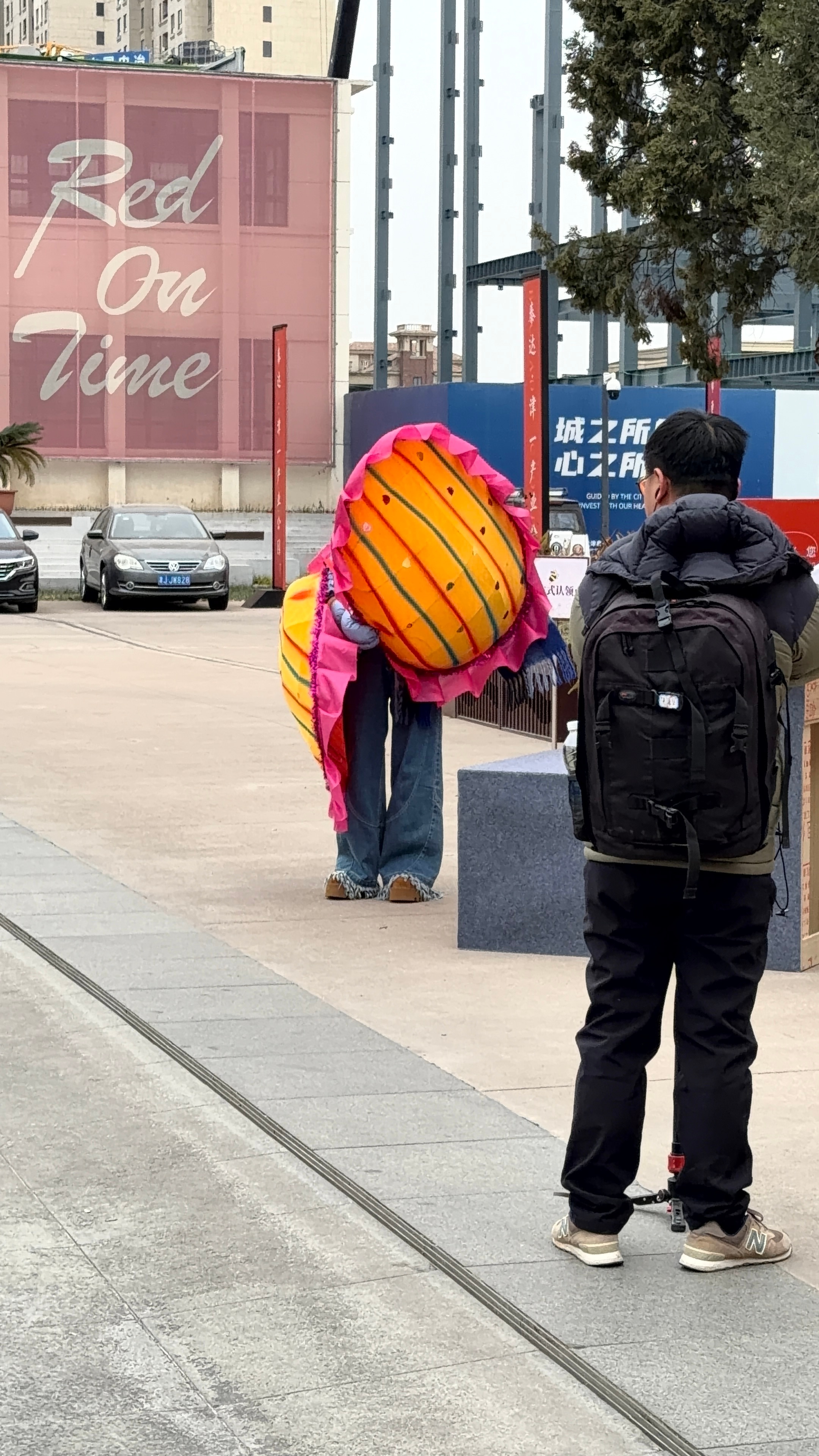 周五晚高疯嘉宾先发疯 《周五晚高疯》天津录制太离谱！杨迪铁裤衩走不动路，王传君维