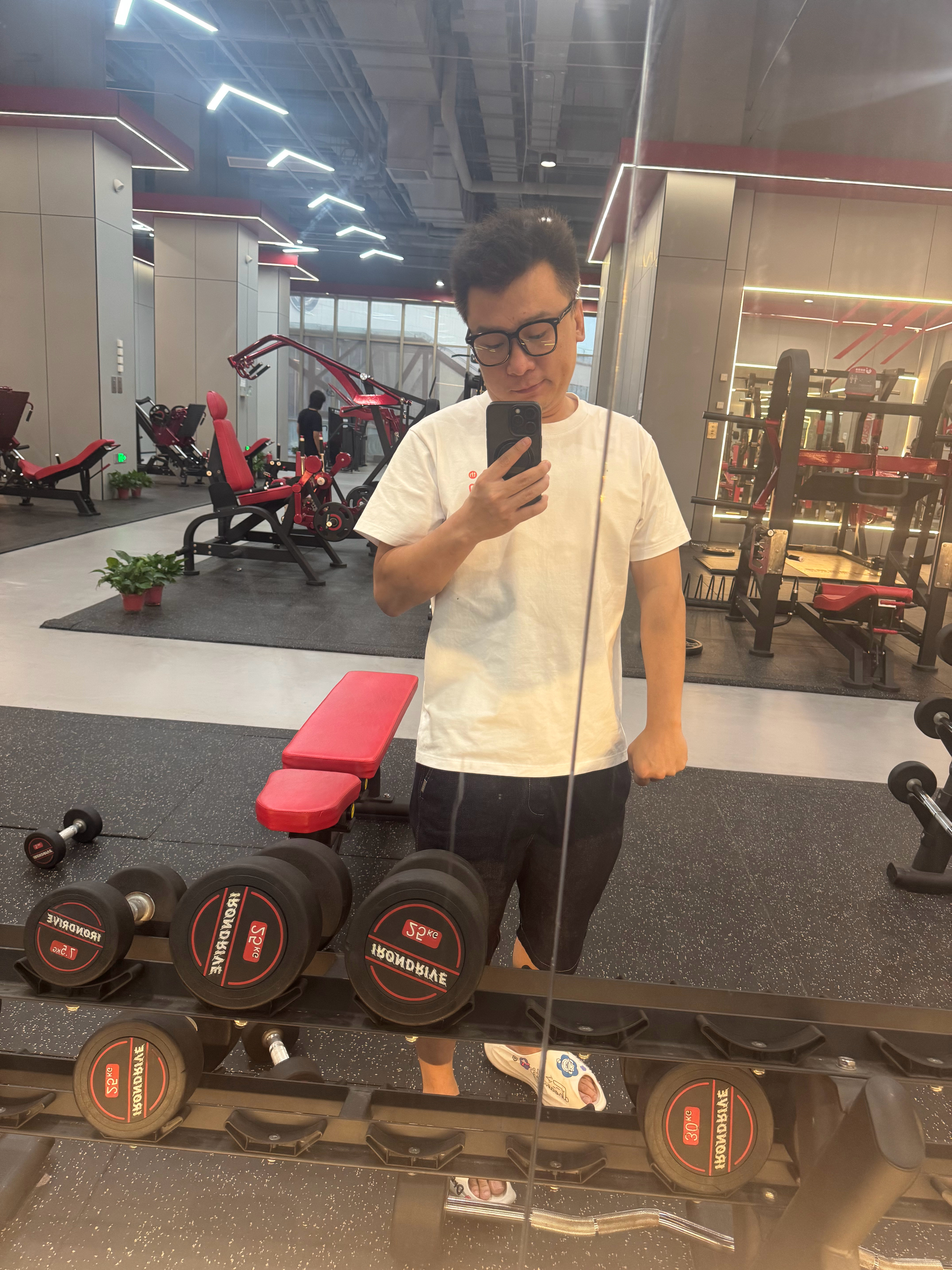 天津又预警要下暴雨，呃…下雨没别的事只能健身了。 