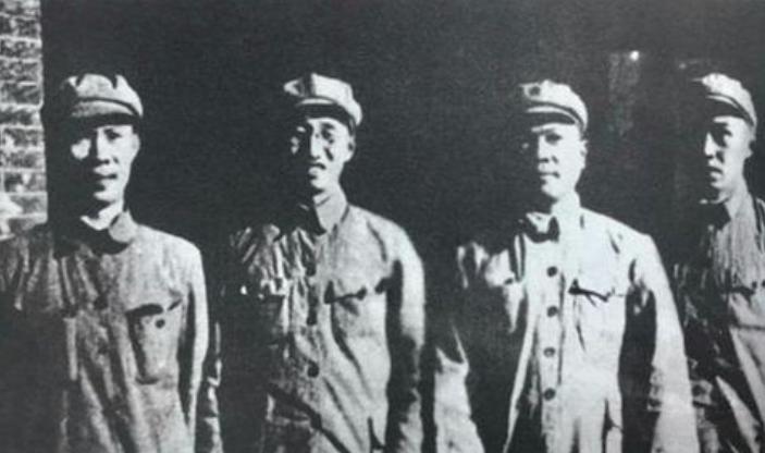 为何说徐帅没有“老总”称号也一样能镇得住四大野战军所有战将
 
在解放军十大元帅