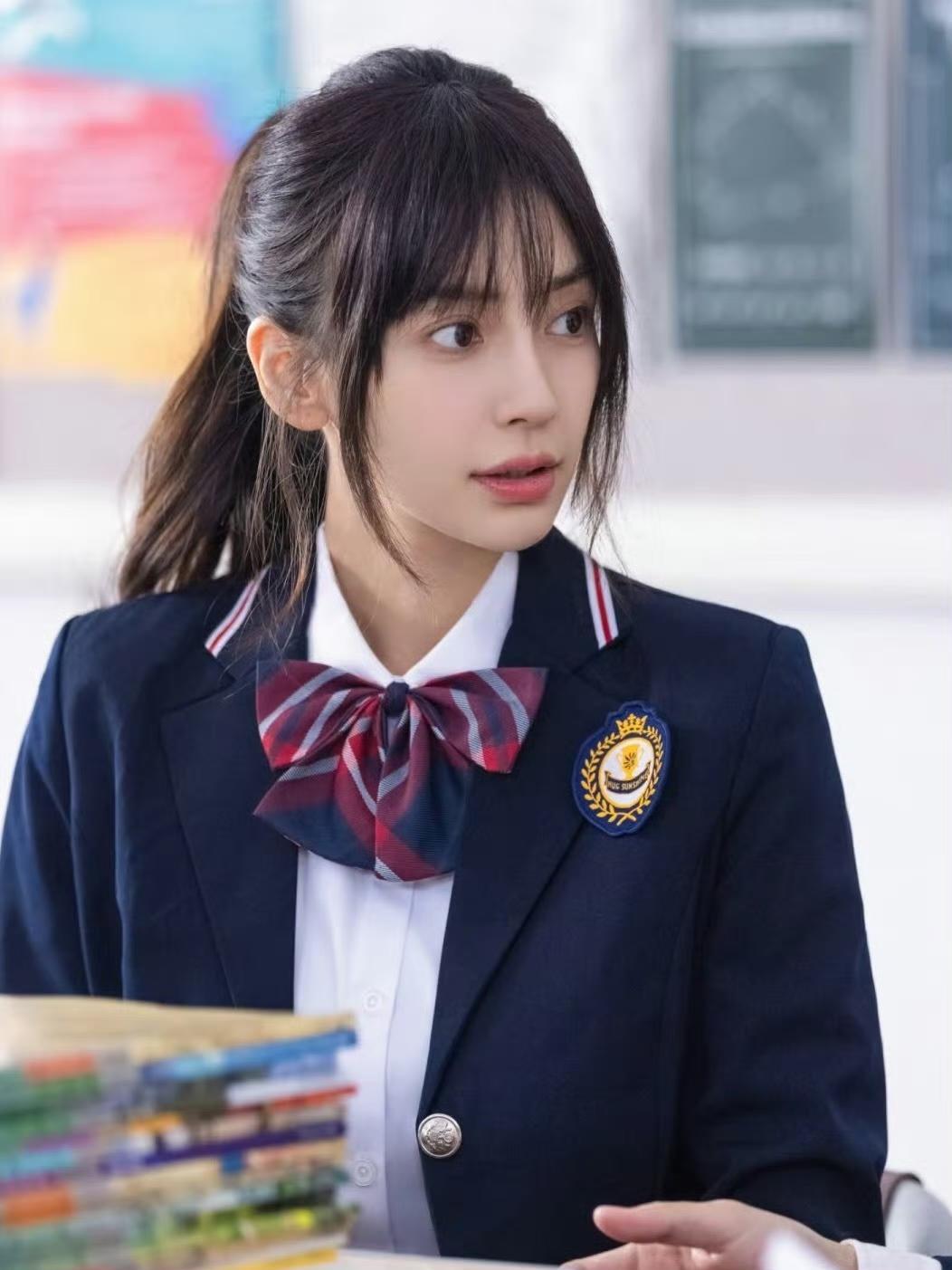 学院风穿搭，一下子把人拉回到青春的时代杨颖穿搭