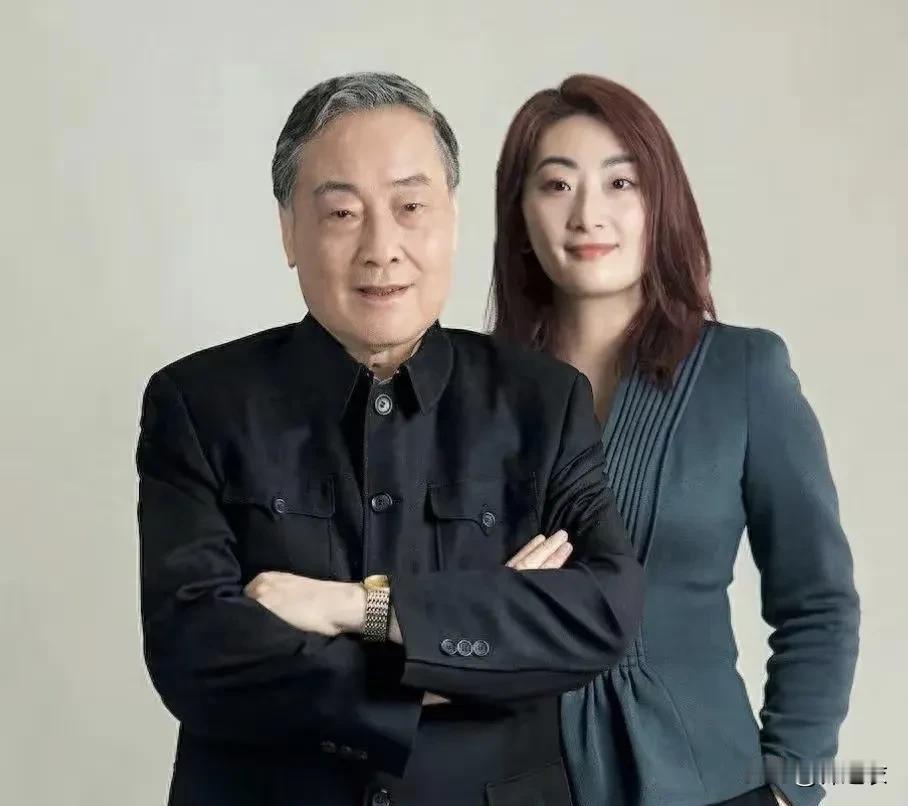 长女是宗老的一颗棋子，当年小三是作为宗馥莉的陪读去国外生子，所以他外遇都要拿女儿