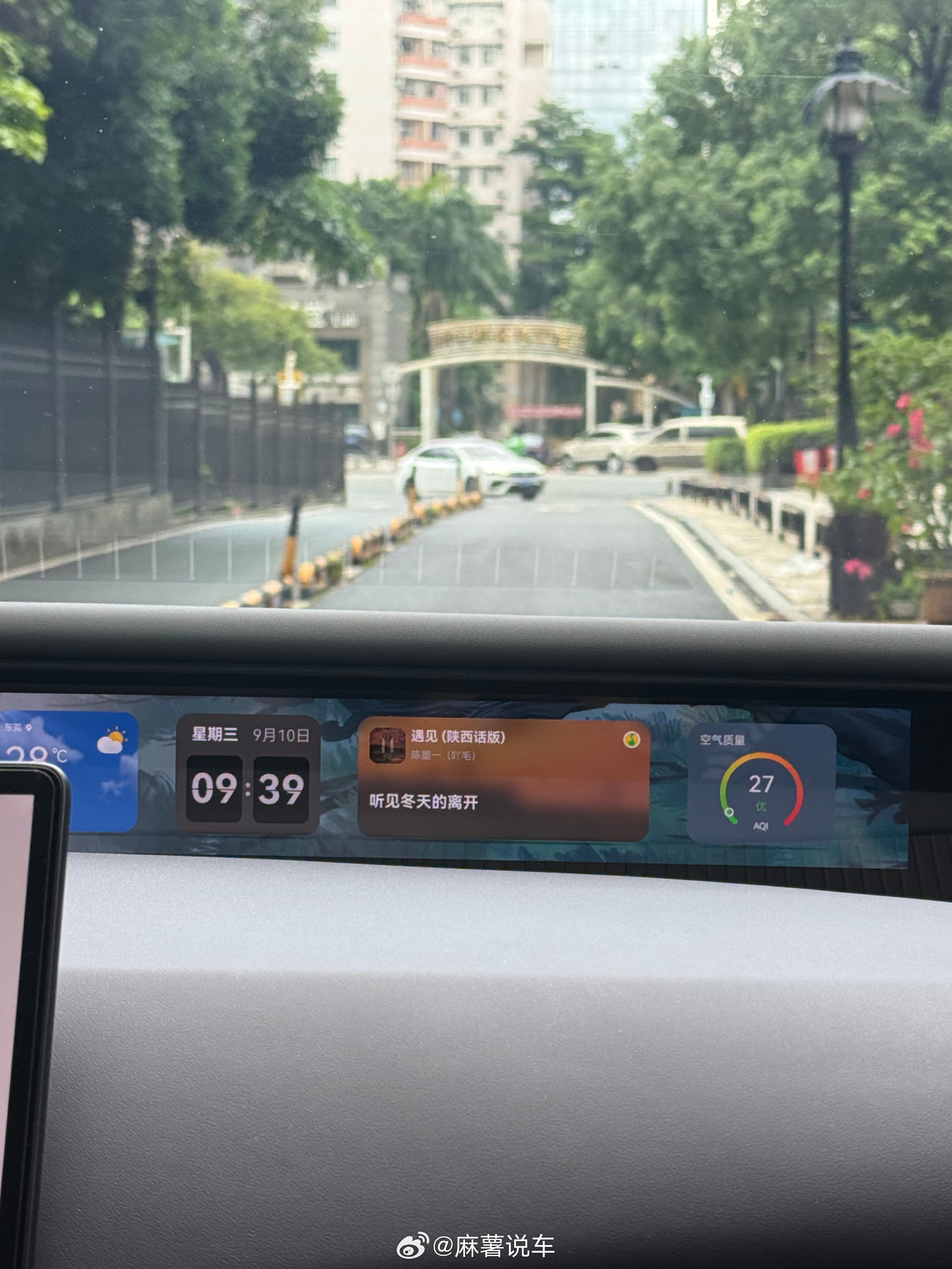 好喜欢阿维塔07这块大屏，自己开车感觉没那么强烈，但是坐在副驾体验感很好，小塔审