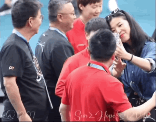 啊啊啊！居然亲到小豆包了！

她就…就这么…一嘟嘴就亲…就亲…就亲上去了？做了我