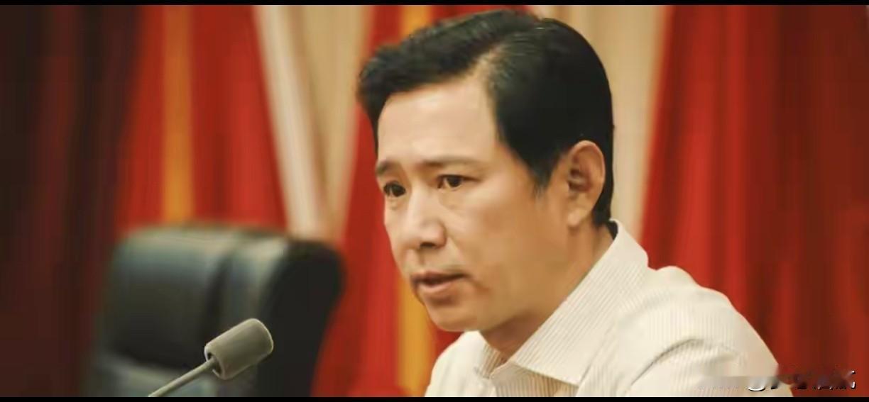《交锋》细思极恐的伏笔
 
谢逢时父子的死并不是普通灭口。一通匿名电话撕开伪装，