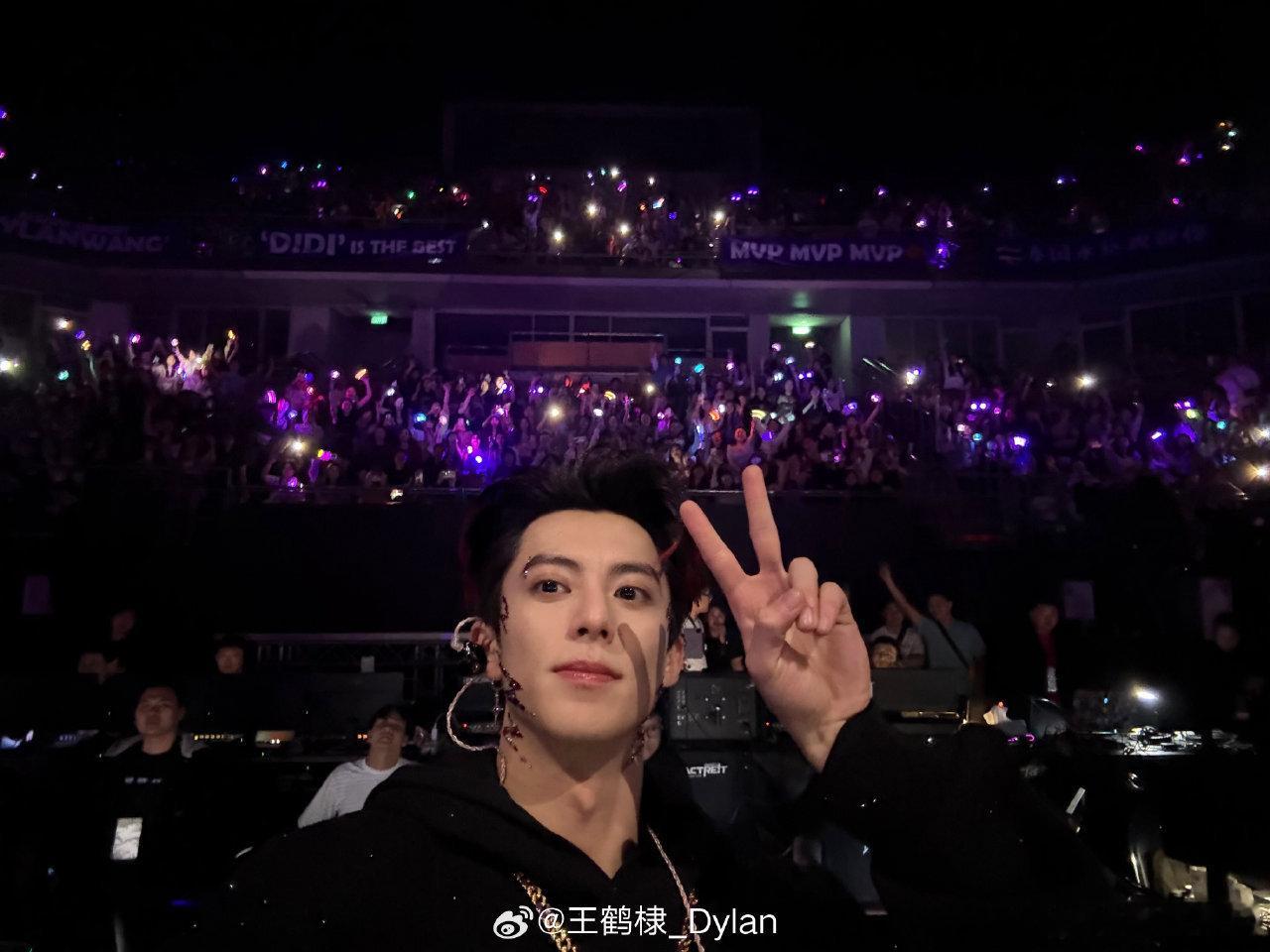 王鹤棣多谢粉丝的陪伴  王鹤棣爱你们 王鹤棣你真的好棒 
