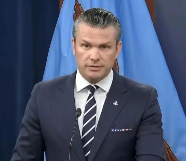 在我看来，美国政坛的国会听证会早就不是议事论策的正经场合，而是两党公开甩锅、互泼
