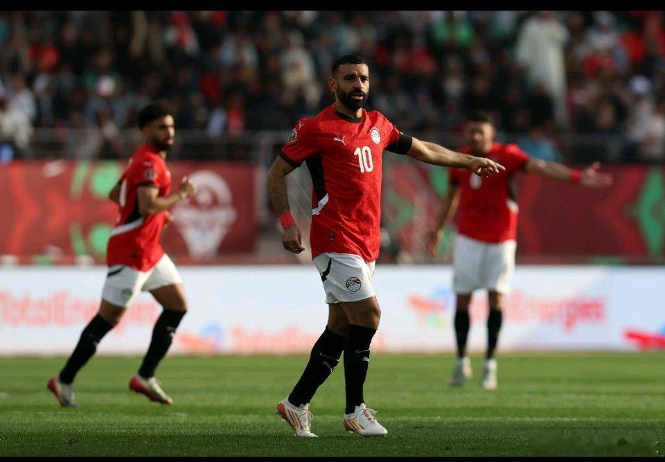 1月6日讯 非洲杯1/8决赛，埃及对阵贝宁。常规时间内，阿提亚、多索先后破门，最