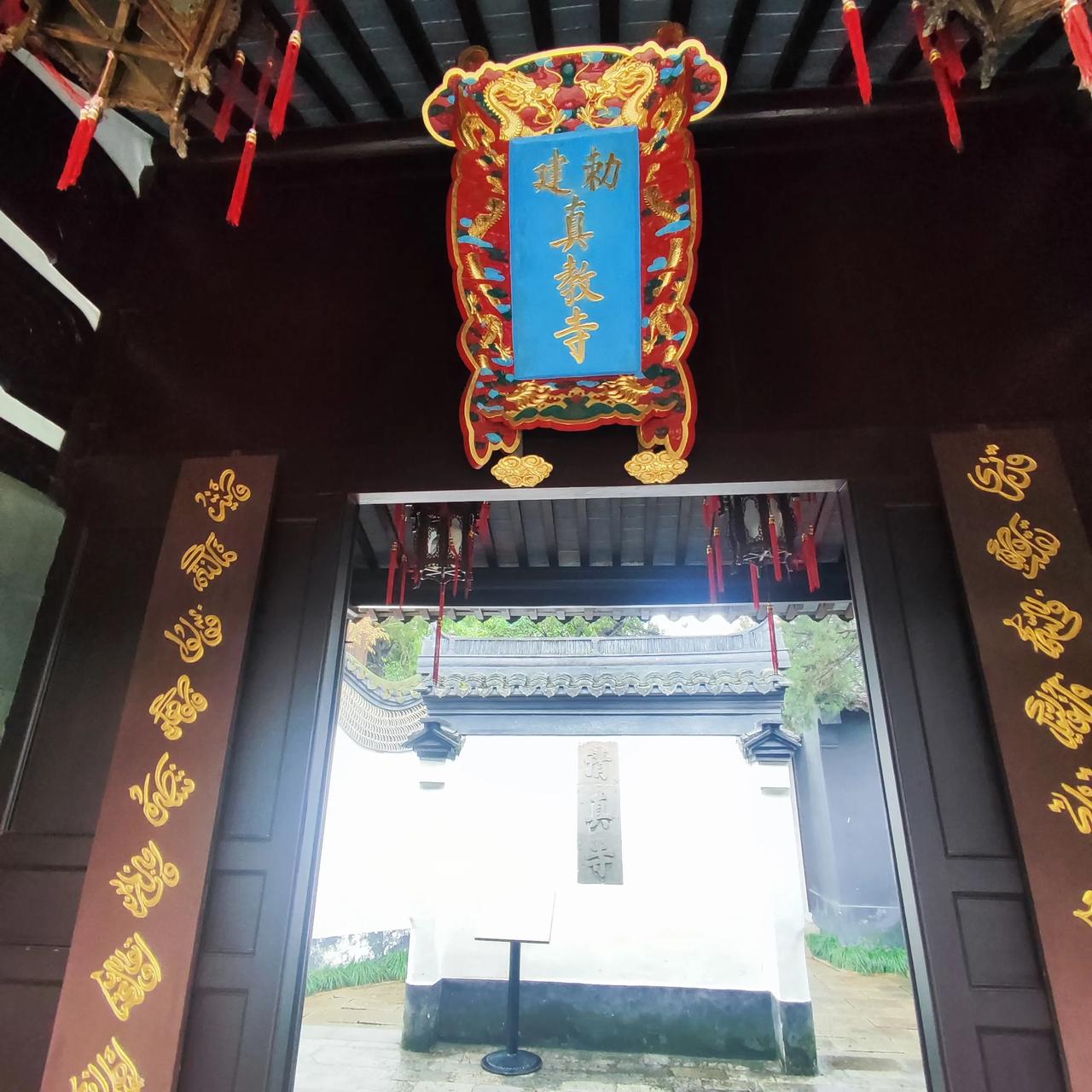 松江元清真寺，是上海地区最古老的清真寺，距今700多年，它躲在一条叫缸甏巷的地方