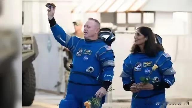 NASA尴尬：这两位宇航员该如何回来？

NASA现在可真是遇到了个大难题：那艘